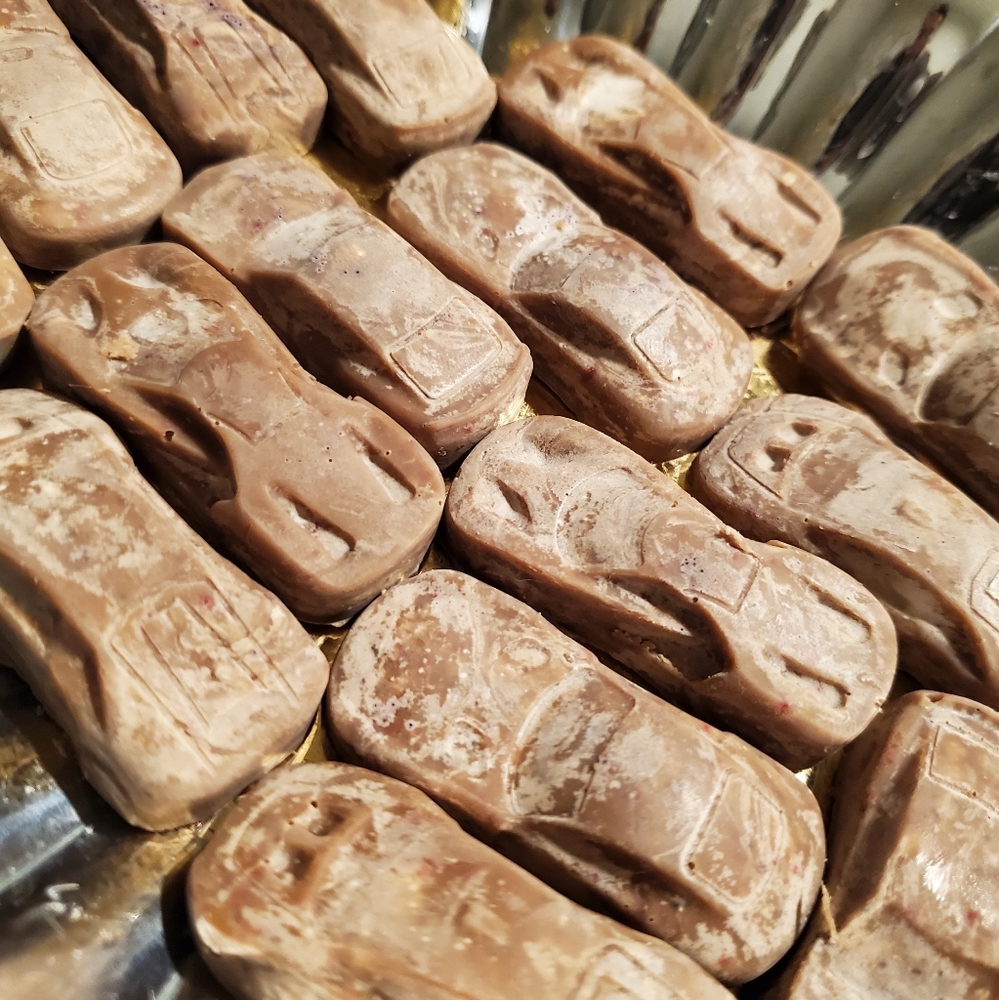 ☕️2/$15 12 Car Shaped Wax Melts ~ Coffee Shop Scent ~ Homemade Soy Wax Melts - Picture 8 of 12